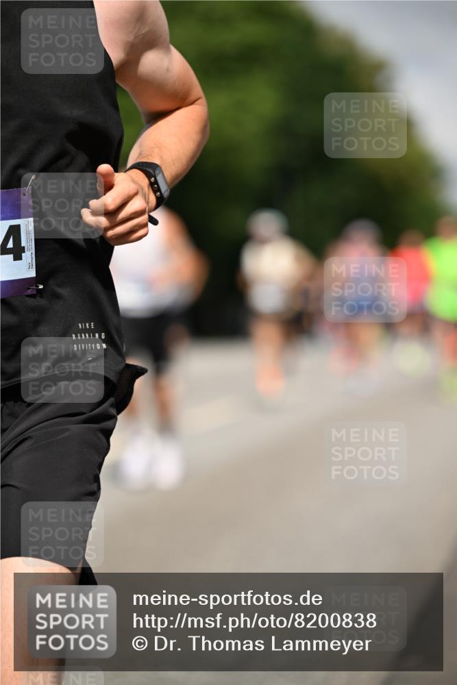 29.06.2025 - hella hamburg halbmarathon Dr. Thomas Lammeyer http://msf.ph/oto/8200838 29.06.2025 09:48:16 Kennedybrücke 1758, 2746, 3201, 5070, 5269, 5367, 6619, 6781, 8473, 10156, 10171, 10486, 10848, 11169 meine-sportfotos.de