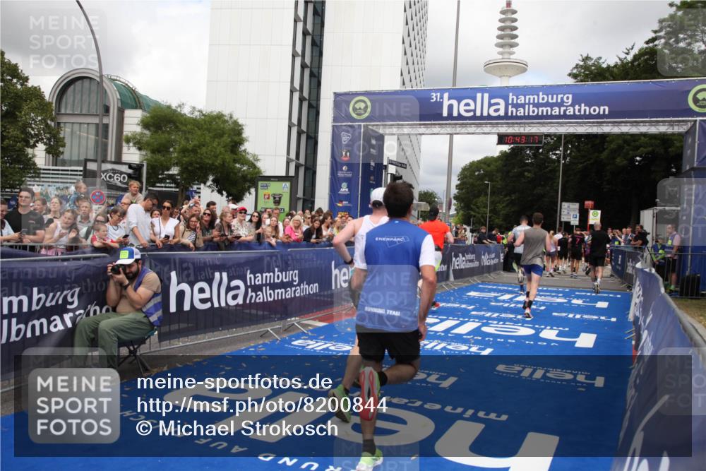29.06.2025 - hella hamburg halbmarathon Michael Strokosch http://msf.ph/oto/8200844 29.06.2025 10:43:16 Ziel 1675, 7026, 7093, 7451, 10251, 11177, 12153, 15255, 15706, 16314, 18304 meine-sportfotos.de