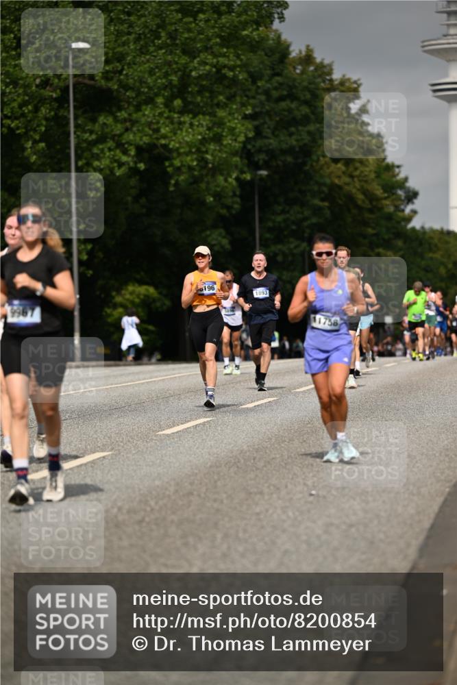 29.06.2025 - hella hamburg halbmarathon Dr. Thomas Lammeyer http://msf.ph/oto/8200854 29.06.2025 10:11:43 Kennedybrücke 1173, 1893, 1993, 2136, 3929, 4262, 5242, 5899, 5926, 6196, 6517, 6518, 6707, 6713, 6715, 6833, 7476, 7503, 7760, 8585, 9967, 10283, 10700 meine-sportfotos.de