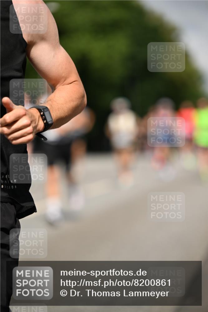29.06.2025 - hella hamburg halbmarathon Dr. Thomas Lammeyer http://msf.ph/oto/8200861 29.06.2025 09:48:16 Kennedybrücke 1758, 2746, 3201, 5070, 5269, 5367, 6619, 6781, 8473, 10156, 10171, 10486, 10848, 11169 meine-sportfotos.de