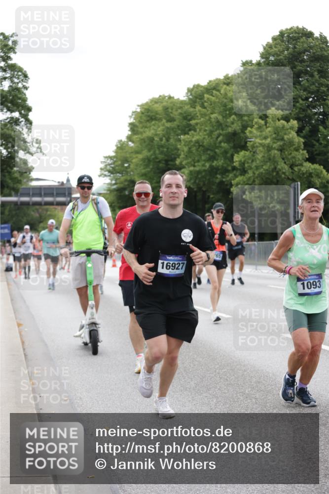 29.06.2025 - hella hamburg halbmarathon Jannik Wohlers http://msf.ph/oto/8200868 29.06.2025 10:25:21 Lombardsbrücke 1305, 1479, 1481, 3343, 3765, 4378, 4797, 5028, 6663, 8881, 9811, 10104, 10219, 11596, 11699, 12074, 12505, 12838, 13653, 14223, 14936, 16289, 16354, 16381, 16927, 17369 meine-sportfotos.de