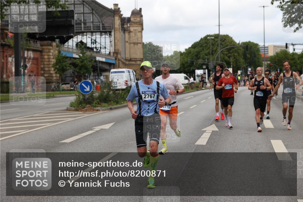 29.06.2025 - hella hamburg halbmarathon Yannick Fuchs http://msf.ph/oto/8200871 29.06.2025 10:32:00 20KM 1290, 2196, 2767, 4860, 4865, 5003, 5042, 5307, 5923, 6047, 6123, 6458, 7310, 9178, 9914, 10190, 10451, 10738, 12739, 12900, 13141, 13372, 13854, 14387, 14459, 14691, 14934, 15178, 15261, 15410, 15939, 16992, 17125, 17137, 17658, 18159, 18216, 18357, 18986 meine-sportfotos.de
