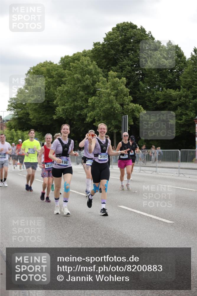29.06.2025 - hella hamburg halbmarathon Jannik Wohlers http://msf.ph/oto/8200883 29.06.2025 11:15:36 Lombardsbrücke 3168, 3197, 3198, 3903, 3904, 4125, 4686, 5468, 5478, 5711, 5779, 6129, 6385, 6668, 6811, 7319, 7756, 7923, 8208, 8500, 9189, 9190, 10046, 10439, 10440, 10720, 10721, 11130, 11850, 11901, 12030, 12866, 12920, 12955, 13238, 13239, 13263, 13831, 14645, 15295, 15363, 15492, 16835, 17887, 18360, 18363 meine-sportfotos.de