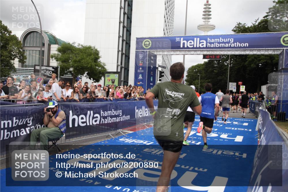 29.06.2025 - hella hamburg halbmarathon Michael Strokosch http://msf.ph/oto/8200890 29.06.2025 10:43:16 Ziel 1675, 7026, 7093, 7451, 10251, 11177, 12153, 15255, 15706, 16314, 18304 meine-sportfotos.de
