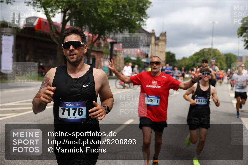 29.06.2025 - hella hamburg halbmarathon Yannick Fuchs http://msf.ph/oto/8200893 29.06.2025 10:44:43 20KM 1119, 1399, 1461, 1466, 1507, 1630, 1750, 1817, 2207, 3654, 4077, 4127, 4346, 5115, 6027, 6662, 6712, 6795, 7052, 7176, 7397, 7583, 7930, 7932, 8117, 8572, 8704, 8819, 9057, 10371, 11356, 11455, 11607, 12624, 13008, 13609, 13687, 13701, 13875, 14034, 14257, 14626, 15362, 15395, 15803, 15950, 16716, 16806, 17179, 17221, 17247, 17384, 18006, 18066, 18370, 18394, 18489, 18657, 18658, 18811 meine-sportfotos.de