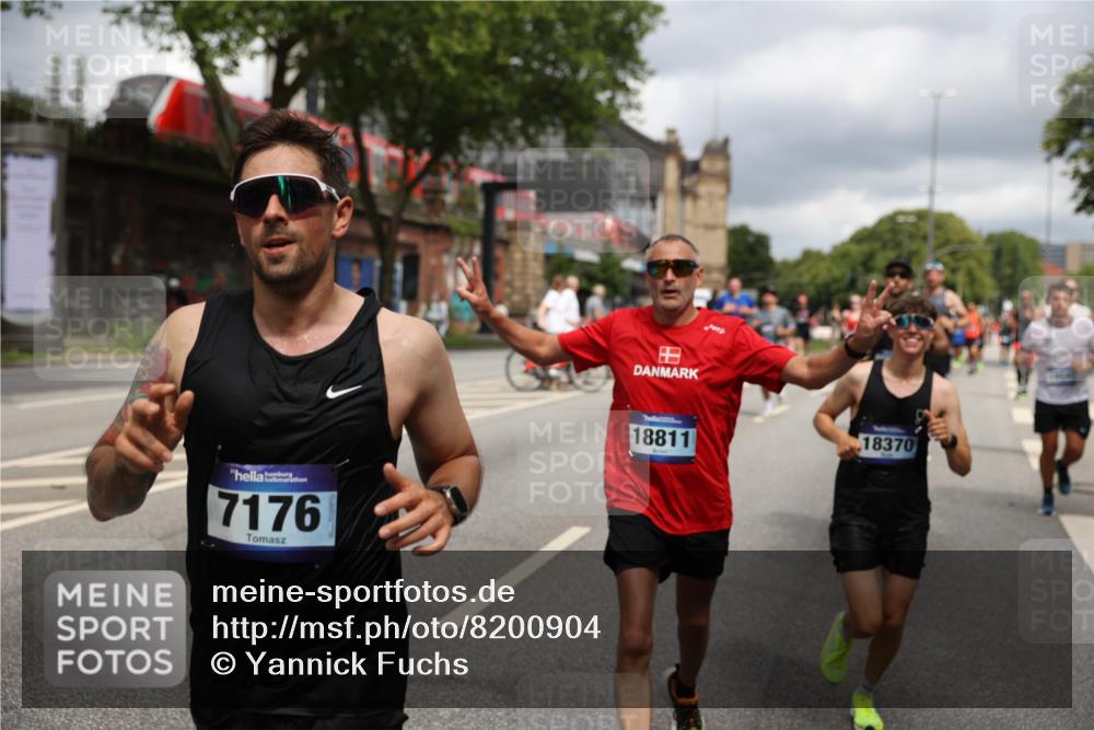 29.06.2025 - hella hamburg halbmarathon Yannick Fuchs http://msf.ph/oto/8200904 29.06.2025 10:44:43 20KM 1119, 1399, 1461, 1466, 1507, 1630, 1750, 1817, 2207, 3654, 4077, 4127, 4346, 5115, 6027, 6662, 6712, 6795, 7052, 7176, 7397, 7583, 7930, 7932, 8117, 8572, 8704, 8819, 9057, 10371, 11356, 11455, 11607, 12624, 13008, 13609, 13687, 13701, 13875, 14034, 14257, 14626, 15362, 15395, 15803, 15950, 16716, 16806, 17179, 17221, 17247, 17384, 18006, 18066, 18370, 18394, 18489, 18657, 18658, 18811 meine-sportfotos.de