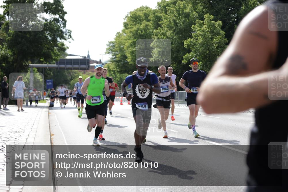 29.06.2025 - hella hamburg halbmarathon Jannik Wohlers http://msf.ph/oto/8201010 29.06.2025 09:47:45 Lombardsbrücke 1385, 1562, 1743, 2714, 2767, 3959, 4602, 4860, 5091, 5315, 6684, 6829, 6990, 8362, 8933, 10384, 10900, 11202, 11227, 11620, 11745, 11929, 12290, 12514, 12865, 13595, 13854, 14387, 14875, 14908, 14934, 15015, 15261, 15415, 15701, 15959, 16119, 16158, 17024, 17217, 18103, 18573, 18584, 18679, 18841 meine-sportfotos.de