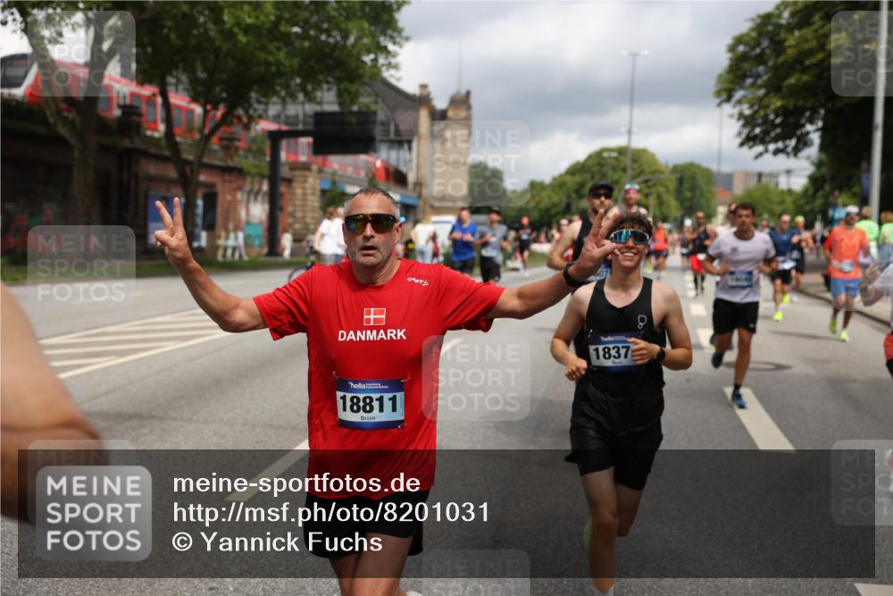 29.06.2025 - hella hamburg halbmarathon Yannick Fuchs http://msf.ph/oto/8201031 29.06.2025 10:44:43 20KM 1119, 1399, 1461, 1466, 1507, 1630, 1750, 1817, 2207, 3654, 4077, 4127, 4346, 5115, 6027, 6662, 6712, 6795, 7052, 7176, 7397, 7583, 7930, 7932, 8117, 8572, 8704, 8819, 9057, 10371, 11356, 11455, 11607, 12624, 13008, 13609, 13687, 13701, 13875, 14034, 14257, 14626, 15362, 15395, 15803, 15950, 16716, 16806, 17179, 17221, 17247, 17384, 18006, 18066, 18370, 18394, 18489, 18657, 18658, 18811 meine-sportfotos.de