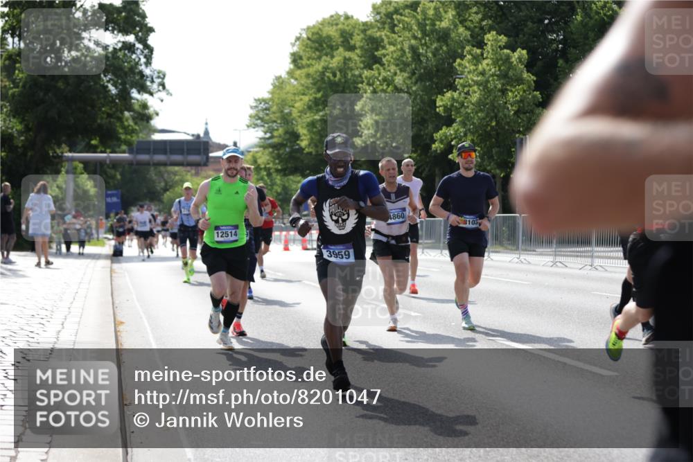 29.06.2025 - hella hamburg halbmarathon Jannik Wohlers http://msf.ph/oto/8201047 29.06.2025 09:47:45 Lombardsbrücke 1385, 1562, 1743, 2714, 2767, 3959, 4602, 4860, 5091, 5315, 6684, 6829, 6990, 8362, 8933, 10384, 10900, 11202, 11227, 11620, 11745, 11929, 12290, 12514, 12865, 13595, 13854, 14387, 14875, 14908, 14934, 15015, 15261, 15415, 15701, 15959, 16119, 16158, 17024, 17217, 18103, 18573, 18584, 18679, 18841 meine-sportfotos.de