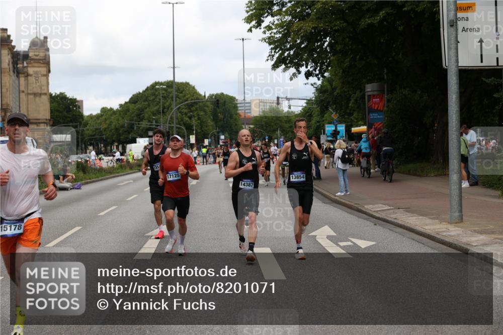 29.06.2025 - hella hamburg halbmarathon Yannick Fuchs http://msf.ph/oto/8201071 29.06.2025 10:32:01 20KM 1290, 2196, 2767, 4860, 4865, 5003, 5042, 5307, 5923, 6047, 6123, 6458, 7310, 9178, 9914, 10190, 10451, 10738, 11423, 12739, 12900, 13141, 13372, 13854, 14387, 14459, 14691, 14934, 15178, 15261, 15410, 15939, 16992, 17125, 17137, 17658, 18159, 18216, 18357, 18986 meine-sportfotos.de