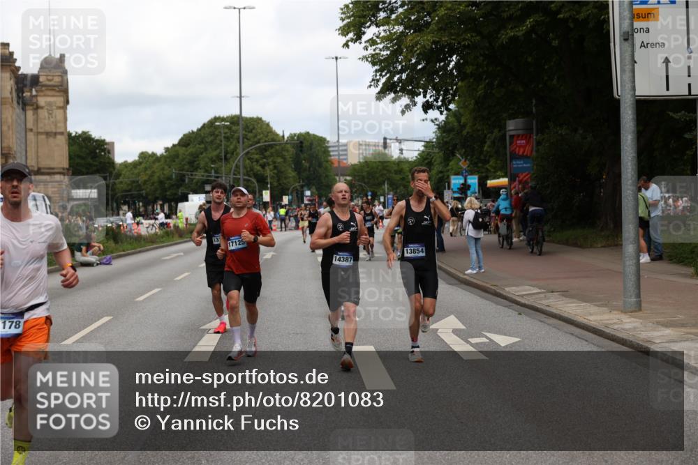 29.06.2025 - hella hamburg halbmarathon Yannick Fuchs http://msf.ph/oto/8201083 29.06.2025 10:32:01 20KM 1290, 2196, 2767, 4860, 4865, 5003, 5042, 5307, 5923, 6047, 6123, 6458, 7310, 9178, 9914, 10190, 10451, 10738, 11423, 12739, 12900, 13141, 13372, 13854, 14387, 14459, 14691, 14934, 15178, 15261, 15410, 15939, 16992, 17125, 17137, 17658, 18159, 18216, 18357, 18986 meine-sportfotos.de