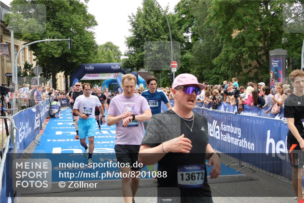 29.06.2025 - hella hamburg halbmarathon Zöllner http://msf.ph/oto/8201088 29.06.2025 10:47:25 Ziel 51, 2274, 2864, 5024, 5650, 6168, 6203, 8693, 10423, 11077, 11491, 11518, 13782, 14722, 15350, 15611, 16089, 16286, 16819, 18974 meine-sportfotos.de