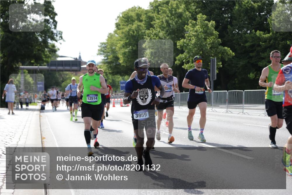 29.06.2025 - hella hamburg halbmarathon Jannik Wohlers http://msf.ph/oto/8201132 29.06.2025 09:47:45 Lombardsbrücke 1385, 1562, 1743, 2714, 2767, 3959, 4602, 4860, 5091, 5315, 6684, 6829, 6990, 8362, 8933, 10384, 10900, 11202, 11227, 11620, 11745, 11929, 12290, 12514, 12865, 13595, 13854, 14387, 14875, 14908, 14934, 15015, 15261, 15415, 15701, 15959, 16119, 16158, 17024, 17217, 18103, 18573, 18584, 18679, 18841 meine-sportfotos.de