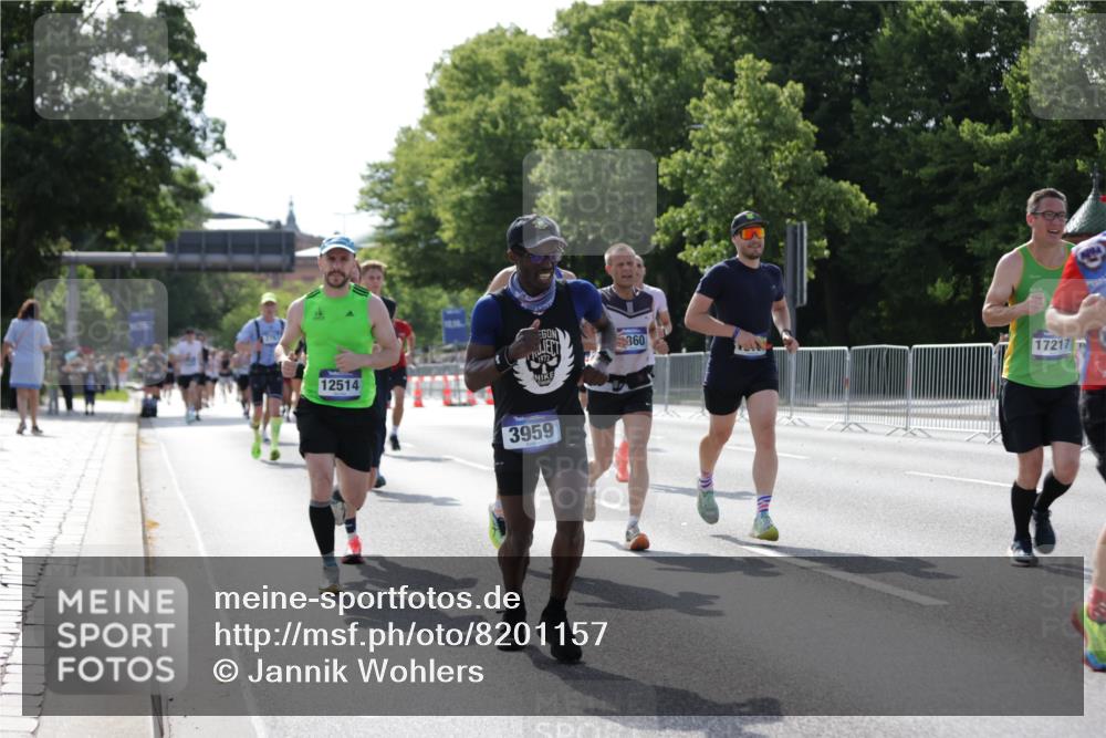 29.06.2025 - hella hamburg halbmarathon Jannik Wohlers http://msf.ph/oto/8201157 29.06.2025 09:47:46 Lombardsbrücke 1385, 1562, 1743, 2714, 2767, 3959, 4602, 4860, 5091, 5315, 6684, 6829, 6990, 8362, 8933, 10900, 11202, 11227, 11620, 11745, 11929, 12290, 12514, 13595, 13854, 14387, 14875, 14908, 14934, 15015, 15261, 15415, 15701, 15959, 16119, 16158, 17024, 17217, 18103, 18573, 18584, 18679, 18841 meine-sportfotos.de