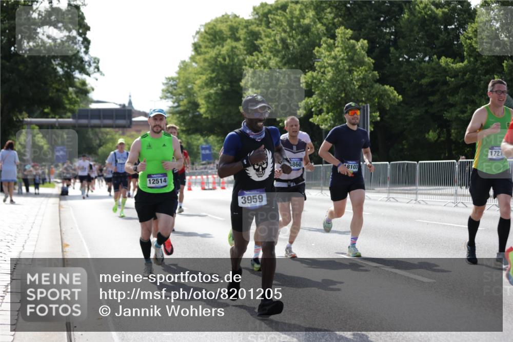 29.06.2025 - hella hamburg halbmarathon Jannik Wohlers http://msf.ph/oto/8201205 29.06.2025 09:47:46 Lombardsbrücke 1385, 1562, 1743, 2714, 2767, 3959, 4602, 4860, 5091, 5315, 6684, 6829, 6990, 8362, 8933, 10900, 11202, 11227, 11620, 11745, 11929, 12290, 12514, 13595, 13854, 14387, 14875, 14908, 14934, 15015, 15261, 15415, 15701, 15959, 16119, 16158, 17024, 17217, 18103, 18573, 18584, 18679, 18841 meine-sportfotos.de