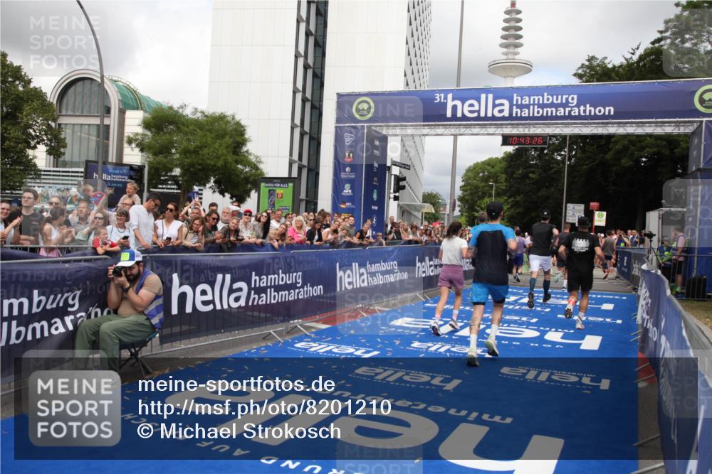 29.06.2025 - hella hamburg halbmarathon Michael Strokosch http://msf.ph/oto/8201210 29.06.2025 10:43:25 Ziel 2653, 3109, 3124, 3146, 10099, 10237, 13348, 15921, 16314, 16720, 16997, 17391, 18274, 18987, 19009, 19051 meine-sportfotos.de
