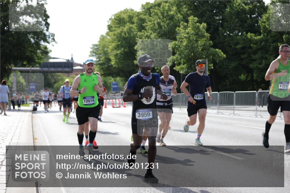 29.06.2025 - hella hamburg halbmarathon Jannik Wohlers http://msf.ph/oto/8201231 29.06.2025 09:47:46 Lombardsbrücke 1385, 1562, 1743, 2714, 2767, 3959, 4602, 4860, 5091, 5315, 6684, 6829, 6990, 8362, 8933, 10900, 11202, 11227, 11620, 11745, 11929, 12290, 12514, 13595, 13854, 14387, 14875, 14908, 14934, 15015, 15261, 15415, 15701, 15959, 16119, 16158, 17024, 17217, 18103, 18573, 18584, 18679, 18841 meine-sportfotos.de
