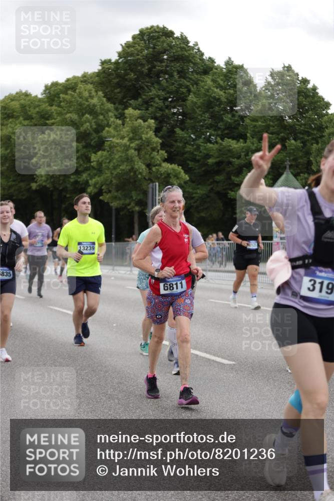 29.06.2025 - hella hamburg halbmarathon Jannik Wohlers http://msf.ph/oto/8201236 29.06.2025 11:15:39 Lombardsbrücke 2393, 3197, 3198, 3904, 4005, 4125, 4686, 5468, 5478, 5710, 5711, 5779, 6129, 6385, 6668, 6811, 7318, 7319, 7725, 7756, 7923, 8208, 8500, 9189, 9190, 9284, 10046, 10439, 10440, 10720, 10721, 11130, 11850, 12030, 12866, 12920, 12955, 13238, 13239, 13263, 13831, 14645, 15295, 15363, 15492, 16193, 16194, 16835, 17887 meine-sportfotos.de