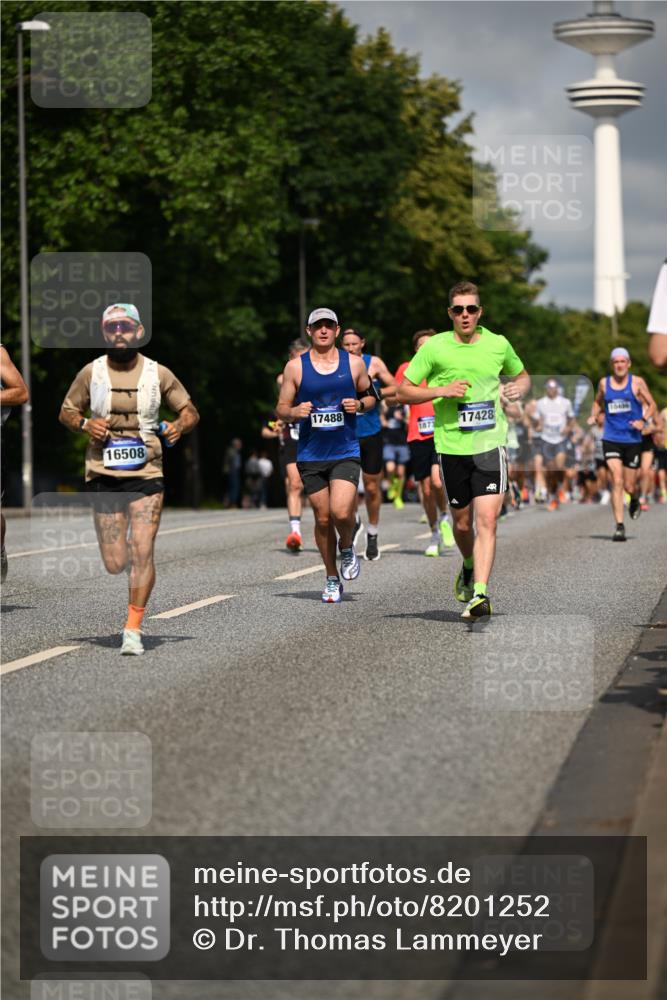 29.06.2025 - hella hamburg halbmarathon Dr. Thomas Lammeyer http://msf.ph/oto/8201252 29.06.2025 09:48:18 Kennedybrücke 1758, 2746, 3043, 3201, 5070, 5269, 5367, 5746, 6619, 6781, 7272, 8209, 8473, 9137, 9381, 10156, 10171, 10486, 10848, 11169 meine-sportfotos.de