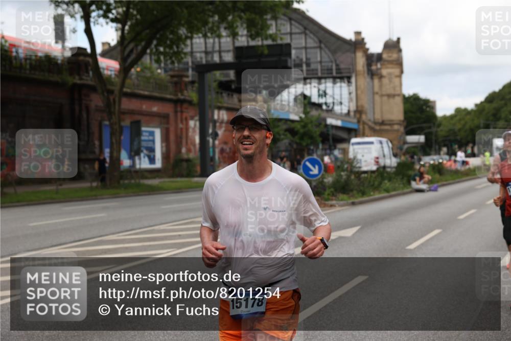29.06.2025 - hella hamburg halbmarathon Yannick Fuchs http://msf.ph/oto/8201254 29.06.2025 10:32:01 20KM 1290, 2196, 2767, 4860, 4865, 5003, 5042, 5307, 5923, 6047, 6123, 6458, 7310, 9178, 9914, 10190, 10451, 10738, 11423, 12739, 12900, 13141, 13372, 13854, 14387, 14459, 14691, 14934, 15178, 15261, 15410, 15939, 16992, 17125, 17137, 17658, 18159, 18216, 18357, 18986 meine-sportfotos.de
