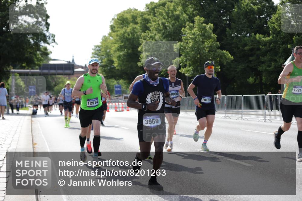 29.06.2025 - hella hamburg halbmarathon Jannik Wohlers http://msf.ph/oto/8201263 29.06.2025 09:47:46 Lombardsbrücke 1385, 1562, 1743, 2714, 2767, 3959, 4602, 4860, 5091, 5315, 6684, 6829, 6990, 8362, 8933, 10900, 11202, 11227, 11620, 11745, 11929, 12290, 12514, 13595, 13854, 14387, 14875, 14908, 14934, 15015, 15261, 15415, 15701, 15959, 16119, 16158, 17024, 17217, 18103, 18573, 18584, 18679, 18841 meine-sportfotos.de