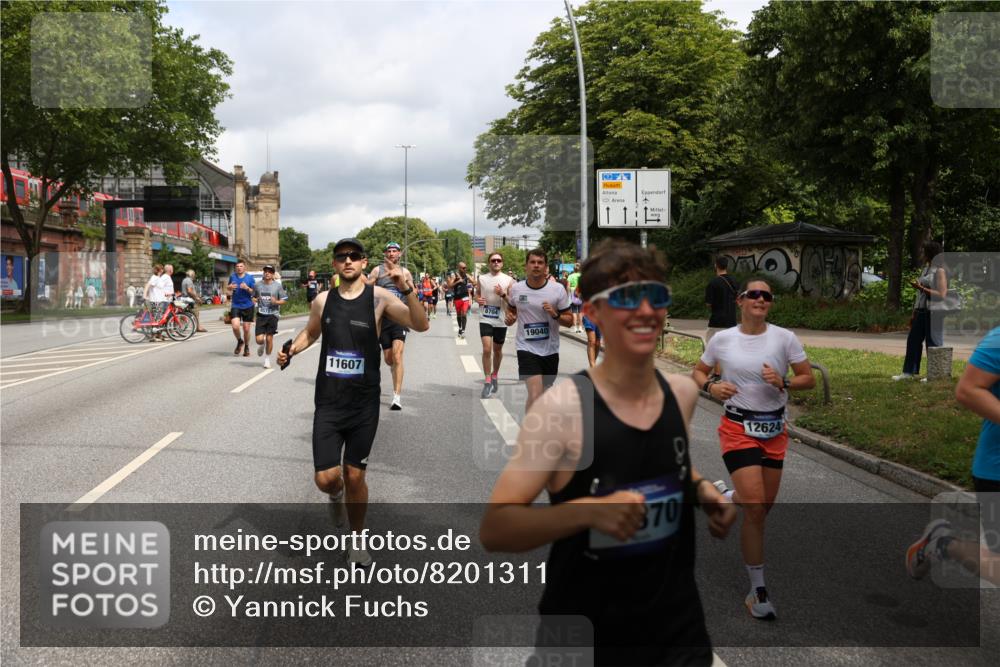29.06.2025 - hella hamburg halbmarathon Yannick Fuchs http://msf.ph/oto/8201311 29.06.2025 10:44:44 20KM 1119, 1399, 1461, 1466, 1507, 1630, 1750, 1817, 2207, 3654, 4077, 4127, 4346, 5018, 5115, 6027, 6662, 6712, 6795, 7052, 7134, 7176, 7397, 7583, 7930, 7932, 8117, 8572, 8704, 8819, 9057, 10371, 11356, 11455, 11607, 12624, 13008, 13687, 13701, 13875, 14034, 14257, 14626, 15362, 15395, 15803, 15950, 16716, 16806, 17179, 17221, 17247, 17384, 18006, 18066, 18370, 18394, 18489, 18657, 18658, 18811 meine-sportfotos.de