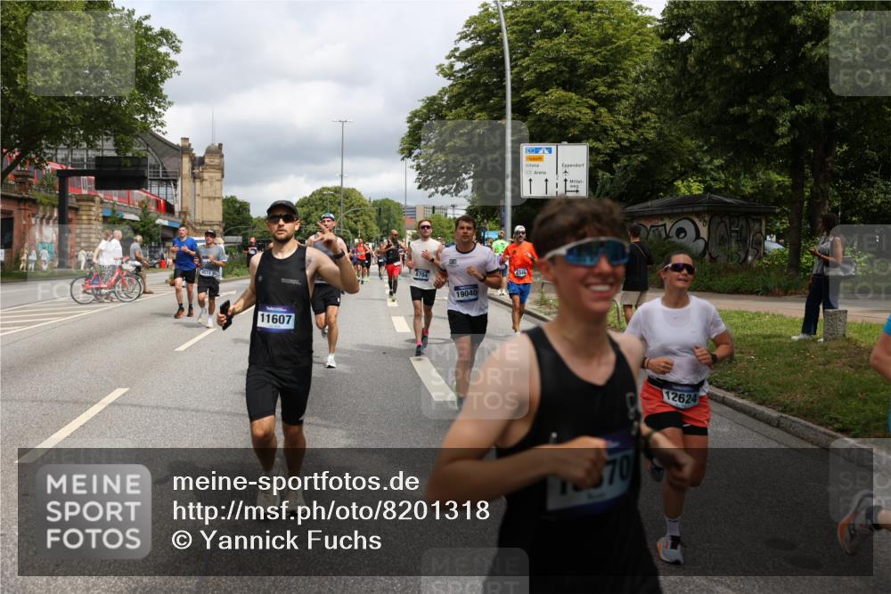 29.06.2025 - hella hamburg halbmarathon Yannick Fuchs http://msf.ph/oto/8201318 29.06.2025 10:44:44 20KM 1119, 1399, 1461, 1466, 1507, 1630, 1750, 1817, 2207, 3654, 4077, 4127, 4346, 5018, 5115, 6027, 6662, 6712, 6795, 7052, 7134, 7176, 7397, 7583, 7930, 7932, 8117, 8572, 8704, 8819, 9057, 10371, 11356, 11455, 11607, 12624, 13008, 13687, 13701, 13875, 14034, 14257, 14626, 15362, 15395, 15803, 15950, 16716, 16806, 17179, 17221, 17247, 17384, 18006, 18066, 18370, 18394, 18489, 18657, 18658, 18811 meine-sportfotos.de