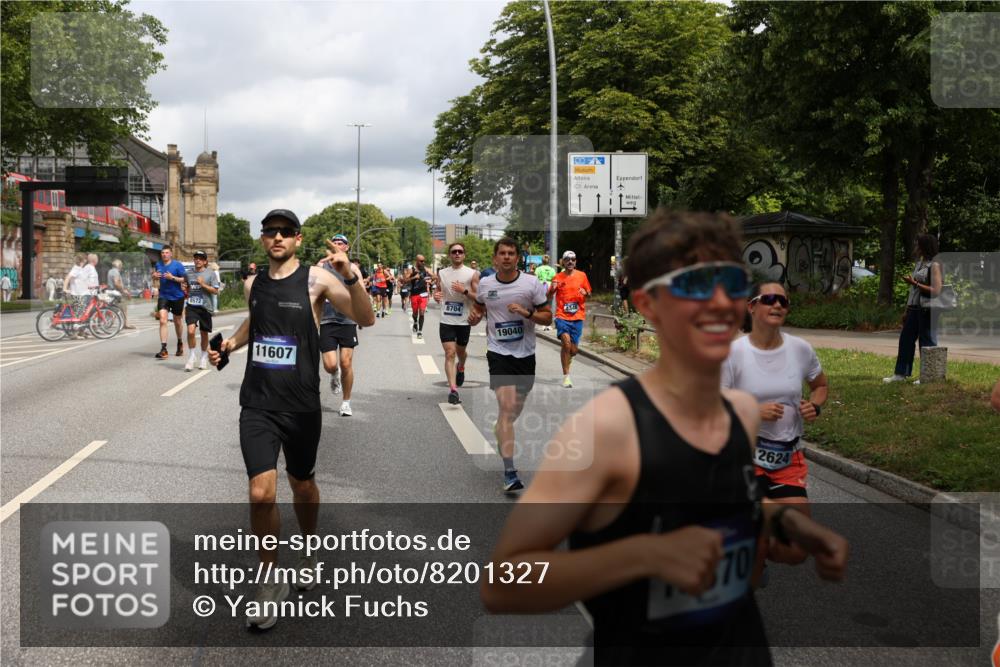 29.06.2025 - hella hamburg halbmarathon Yannick Fuchs http://msf.ph/oto/8201327 29.06.2025 10:44:44 20KM 1119, 1399, 1461, 1466, 1507, 1630, 1750, 1817, 2207, 3654, 4077, 4127, 4346, 5018, 5115, 6027, 6662, 6712, 6795, 7052, 7134, 7176, 7397, 7583, 7930, 7932, 8117, 8572, 8704, 8819, 9057, 10371, 11356, 11455, 11607, 12624, 13008, 13687, 13701, 13875, 14034, 14257, 14626, 15362, 15395, 15803, 15950, 16716, 16806, 17179, 17221, 17247, 17384, 18006, 18066, 18370, 18394, 18489, 18657, 18658, 18811 meine-sportfotos.de