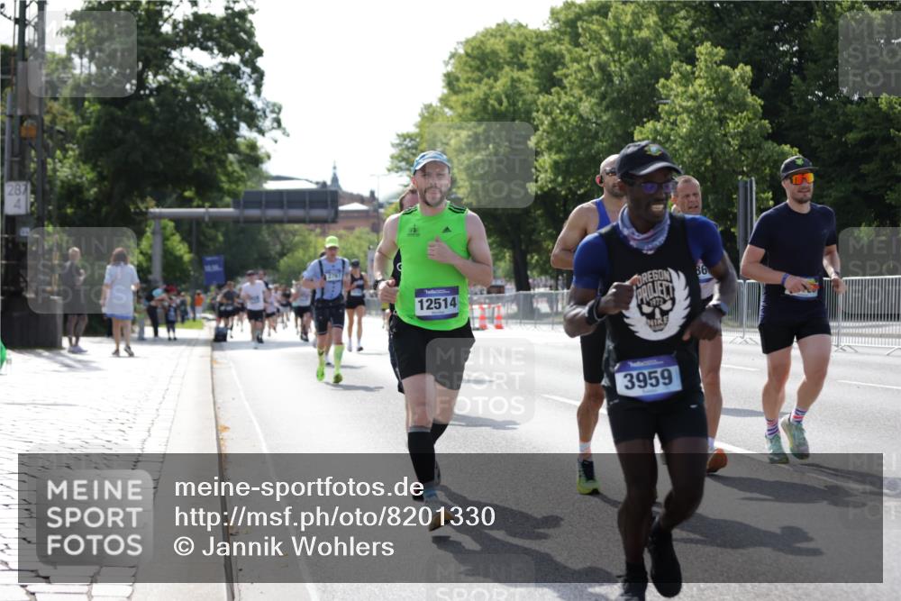 29.06.2025 - hella hamburg halbmarathon Jannik Wohlers http://msf.ph/oto/8201330 29.06.2025 09:47:46 Lombardsbrücke 1385, 1562, 1743, 2714, 2767, 3959, 4602, 4860, 5091, 5315, 6684, 6829, 6990, 8362, 8933, 10900, 11202, 11227, 11620, 11745, 11929, 12290, 12514, 13595, 13854, 14387, 14875, 14908, 14934, 15015, 15261, 15415, 15701, 15959, 16119, 16158, 17024, 17217, 18103, 18573, 18584, 18679, 18841 meine-sportfotos.de