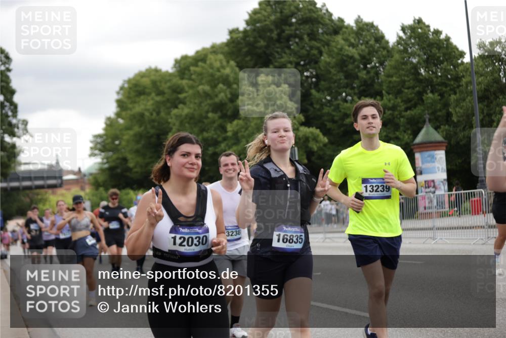 29.06.2025 - hella hamburg halbmarathon Jannik Wohlers http://msf.ph/oto/8201355 29.06.2025 11:15:41 Lombardsbrücke 2301, 2393, 3197, 3198, 4005, 4125, 4686, 5468, 5478, 5710, 5711, 5779, 6129, 6385, 6668, 6811, 7318, 7319, 7725, 7756, 7923, 8208, 8500, 9189, 9190, 9284, 10046, 10439, 10440, 10720, 10721, 11130, 11850, 12030, 12866, 12920, 12955, 13238, 13239, 13263, 13831, 14645, 15295, 15363, 15492, 16193, 16194, 16835, 17887 meine-sportfotos.de