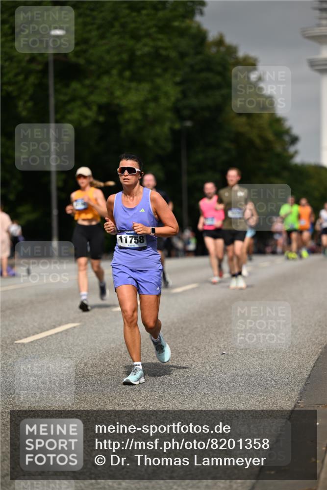 29.06.2025 - hella hamburg halbmarathon Dr. Thomas Lammeyer http://msf.ph/oto/8201358 29.06.2025 10:11:45 Kennedybrücke 1173, 1893, 1993, 2032, 2136, 3328, 3929, 4262, 5242, 5899, 5926, 6196, 6517, 6518, 6707, 6713, 6715, 6833, 7476, 7503, 7760, 8585, 9338, 9967, 10283, 10700 meine-sportfotos.de