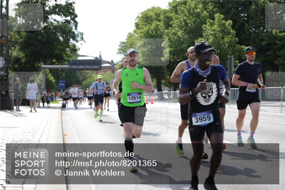 29.06.2025 - hella hamburg halbmarathon Jannik Wohlers http://msf.ph/oto/8201365 29.06.2025 09:47:46 Lombardsbrücke 1385, 1562, 1743, 2714, 2767, 3959, 4602, 4860, 5091, 5315, 6684, 6829, 6990, 8362, 8933, 10900, 11202, 11227, 11620, 11745, 11929, 12290, 12514, 13595, 13854, 14387, 14875, 14908, 14934, 15015, 15261, 15415, 15701, 15959, 16119, 16158, 17024, 17217, 18103, 18573, 18584, 18679, 18841 meine-sportfotos.de