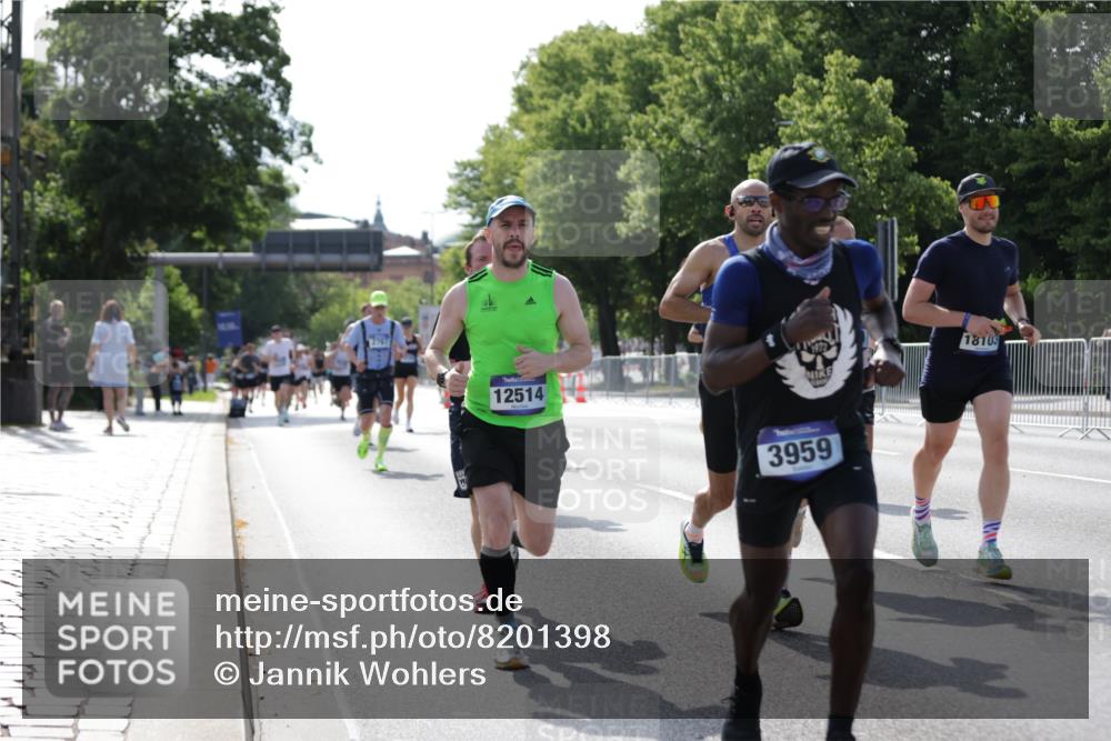 29.06.2025 - hella hamburg halbmarathon Jannik Wohlers http://msf.ph/oto/8201398 29.06.2025 09:47:46 Lombardsbrücke 1385, 1562, 1743, 2714, 2767, 3959, 4602, 4860, 5091, 5315, 6684, 6829, 6990, 8362, 8933, 10900, 11202, 11227, 11620, 11745, 11929, 12290, 12514, 13595, 13854, 14387, 14875, 14908, 14934, 15015, 15261, 15415, 15701, 15959, 16119, 16158, 17024, 17217, 18103, 18573, 18584, 18679, 18841 meine-sportfotos.de