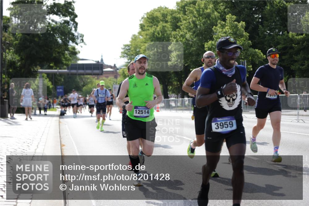 29.06.2025 - hella hamburg halbmarathon Jannik Wohlers http://msf.ph/oto/8201428 29.06.2025 09:47:46 Lombardsbrücke 1385, 1562, 1743, 2714, 2767, 3959, 4602, 4860, 5091, 5315, 6684, 6829, 6990, 8362, 8933, 10900, 11202, 11227, 11620, 11745, 11929, 12290, 12514, 13595, 13854, 14387, 14875, 14908, 14934, 15015, 15261, 15415, 15701, 15959, 16119, 16158, 17024, 17217, 18103, 18573, 18584, 18679, 18841 meine-sportfotos.de