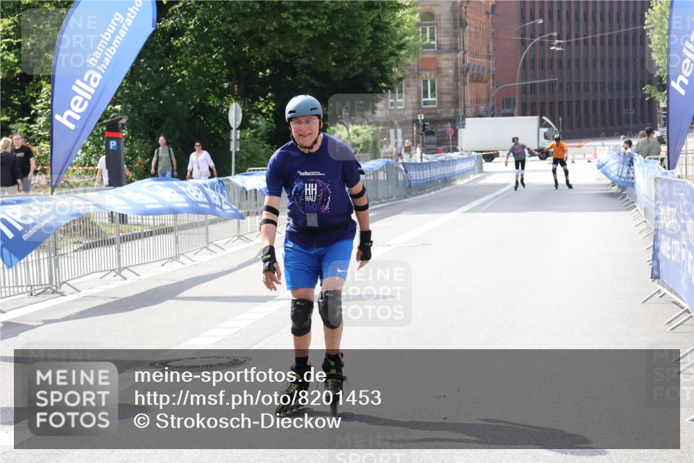 29.06.2025 - hella hamburg halbmarathon Strokosch-Dieckow http://msf.ph/oto/8201453 29.06.2025 09:51:19 Ziel 20204 meine-sportfotos.de