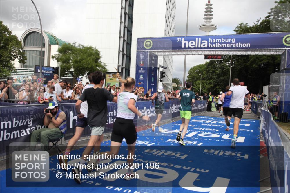 29.06.2025 - hella hamburg halbmarathon Michael Strokosch http://msf.ph/oto/8201496 29.06.2025 10:43:29 Ziel 2653, 3146, 3928, 5436, 5506, 8664, 9931, 10237, 13348, 15921, 16720, 17391, 18274, 18942, 18987, 19009, 19051 meine-sportfotos.de