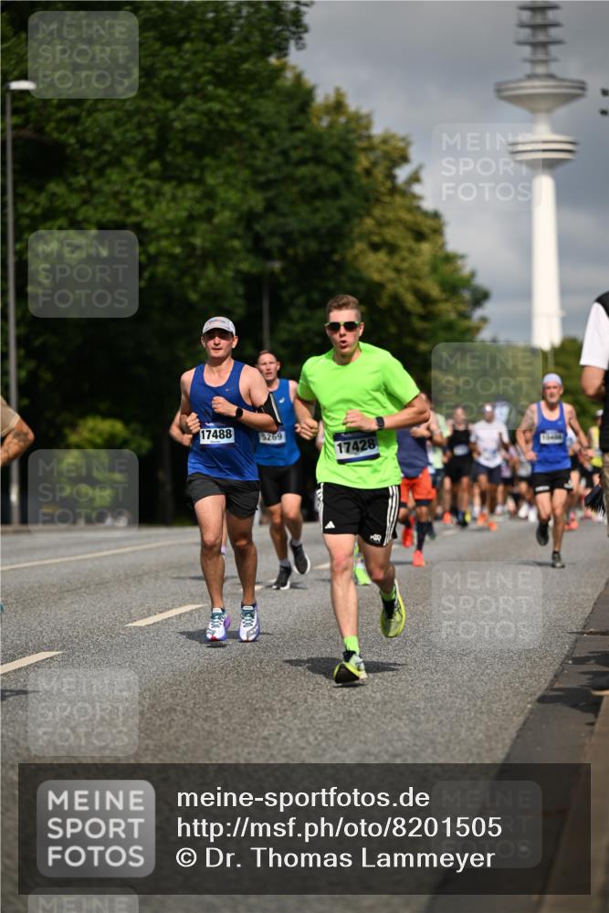 29.06.2025 - hella hamburg halbmarathon Dr. Thomas Lammeyer http://msf.ph/oto/8201505 29.06.2025 09:48:19 Kennedybrücke 1758, 2746, 3043, 3201, 5070, 5269, 5328, 5367, 5746, 6619, 6781, 7272, 8209, 9137, 9381, 10156, 10171, 10486, 10848, 11169 meine-sportfotos.de
