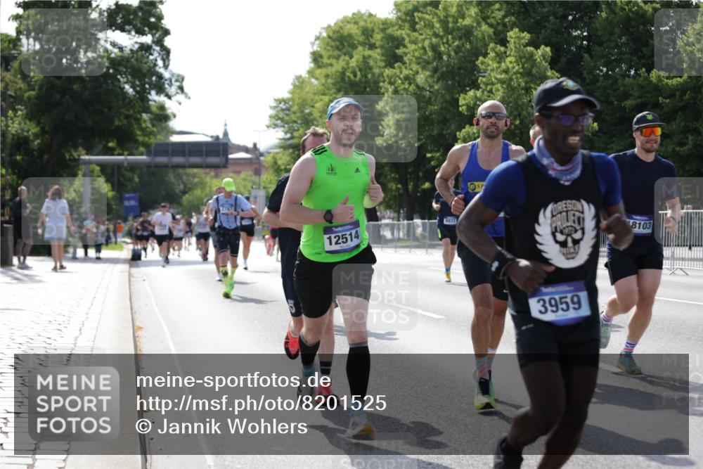 29.06.2025 - hella hamburg halbmarathon Jannik Wohlers http://msf.ph/oto/8201525 29.06.2025 09:47:46 Lombardsbrücke 1385, 1562, 1743, 2714, 2767, 3959, 4602, 4860, 5091, 5315, 6684, 6829, 6990, 8362, 8933, 10900, 11202, 11227, 11620, 11745, 11929, 12290, 12514, 13595, 13854, 14387, 14875, 14908, 14934, 15015, 15261, 15415, 15701, 15959, 16119, 16158, 17024, 17217, 18103, 18573, 18584, 18679, 18841 meine-sportfotos.de