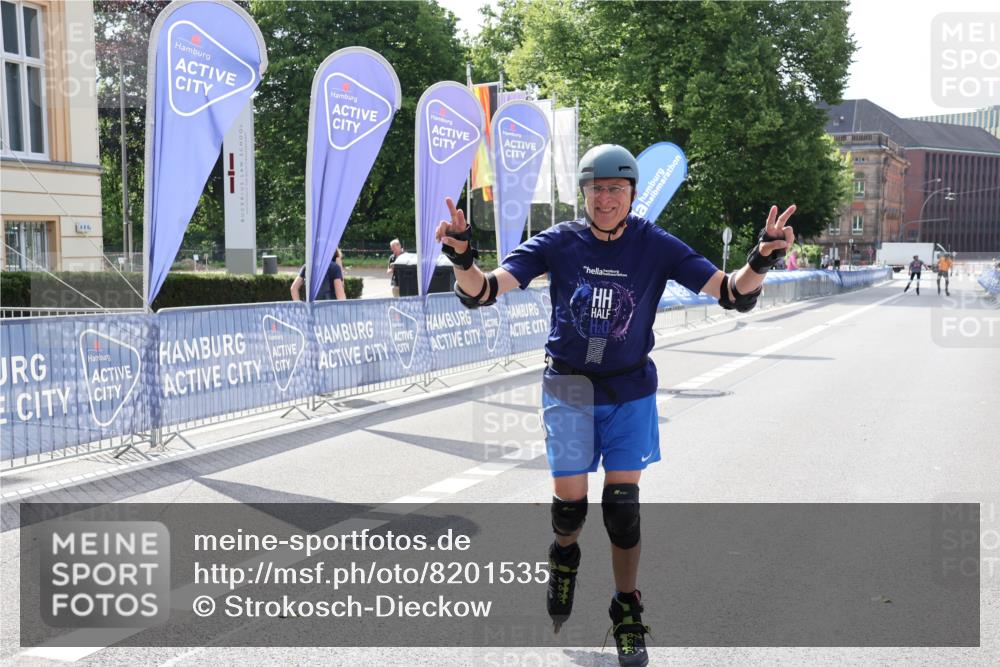 29.06.2025 - hella hamburg halbmarathon Strokosch-Dieckow http://msf.ph/oto/8201535 29.06.2025 09:51:21 Ziel 20204 meine-sportfotos.de