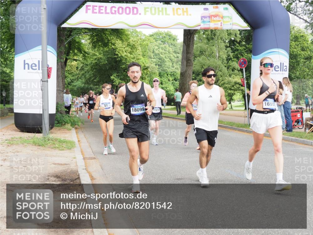 29.06.2025 - hella hamburg halbmarathon MichiJ http://msf.ph/oto/8201542 29.06.2025 10:21:37 Zwischen KM18-KM19 1686, 5070, 7793, 7965, 8883, 10484, 11169, 11370, 14293, 15826, 16505, 16957, 18099 meine-sportfotos.de