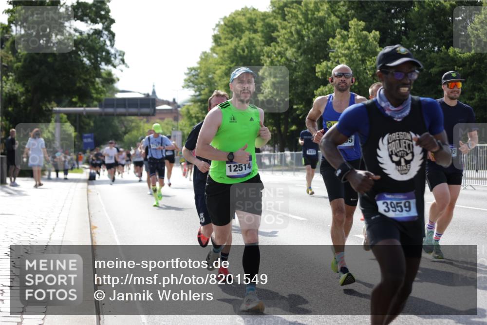29.06.2025 - hella hamburg halbmarathon Jannik Wohlers http://msf.ph/oto/8201549 29.06.2025 09:47:47 Lombardsbrücke 1385, 1562, 1743, 2714, 2767, 3959, 4860, 5091, 5315, 6684, 6829, 6990, 8362, 8933, 10793, 10900, 11202, 11227, 11620, 11929, 12290, 12514, 13595, 13854, 14387, 14875, 14908, 14934, 15015, 15261, 15415, 15701, 15959, 16119, 16158, 17024, 17217, 18103, 18573, 18584, 18679 meine-sportfotos.de