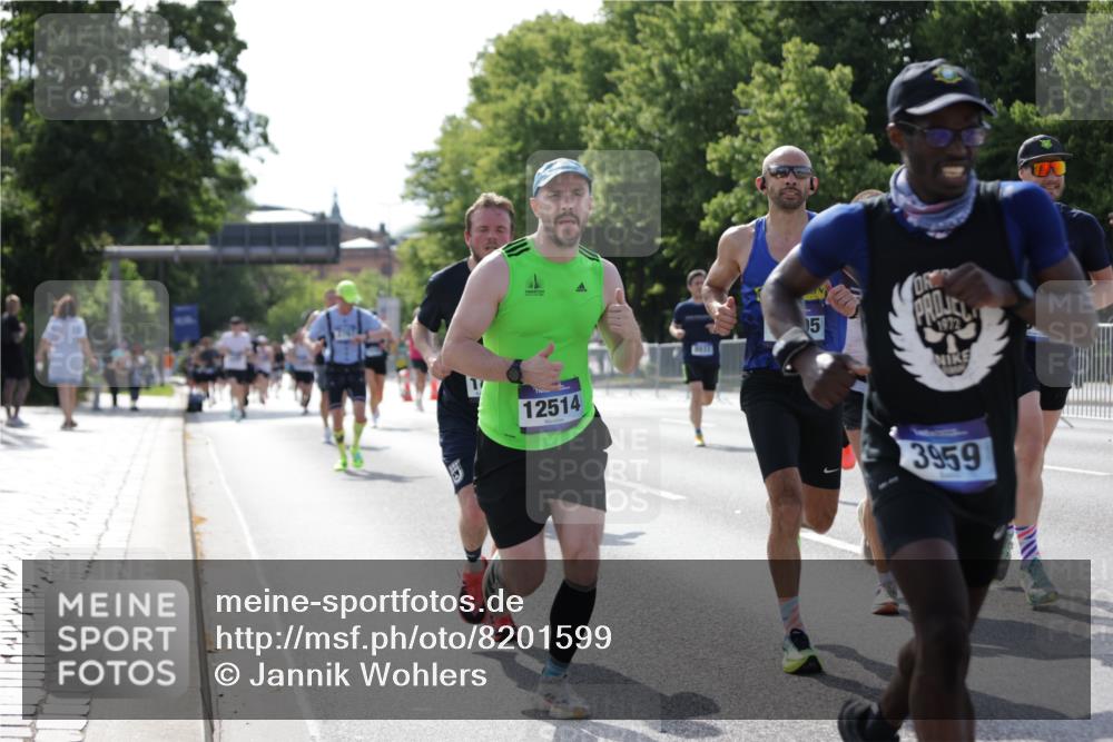 29.06.2025 - hella hamburg halbmarathon Jannik Wohlers http://msf.ph/oto/8201599 29.06.2025 09:47:47 Lombardsbrücke 1385, 1562, 1743, 2714, 2767, 3959, 4860, 5091, 5315, 6684, 6829, 6990, 8362, 8933, 10793, 10900, 11202, 11227, 11620, 11929, 12290, 12514, 13595, 13854, 14387, 14875, 14908, 14934, 15015, 15261, 15415, 15701, 15959, 16119, 16158, 17024, 17217, 18103, 18573, 18584, 18679 meine-sportfotos.de