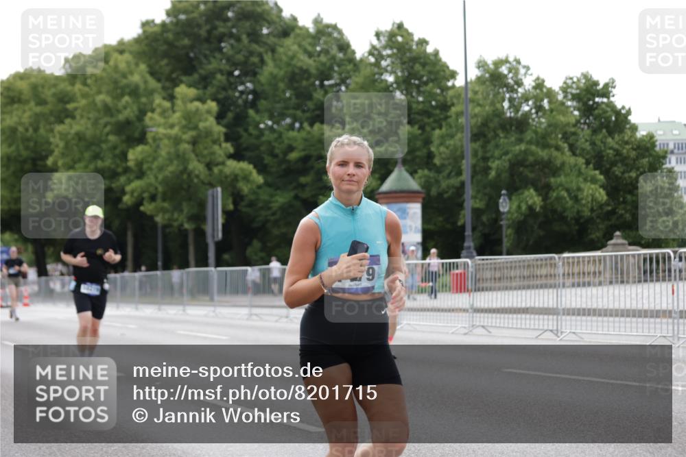 29.06.2025 - hella hamburg halbmarathon Jannik Wohlers http://msf.ph/oto/8201715 29.06.2025 10:25:30 Lombardsbrücke 1479, 1481, 3765, 4378, 4797, 5497, 6663, 8881, 10104, 10219, 11139, 11596, 11699, 11828, 11859, 12074, 12505, 12838, 12945, 12946, 14179, 14223, 16289, 16354, 16381, 16927, 17369, 19144 meine-sportfotos.de