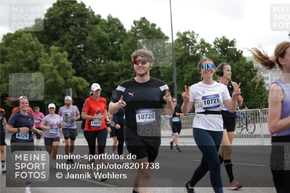 29.06.2025 - hella hamburg halbmarathon Jannik Wohlers http://msf.ph/oto/8201738 29.06.2025 11:15:47 Lombardsbrücke 2301, 2393, 2605, 2671, 3471, 3640, 3864, 3865, 4005, 4125, 4686, 5710, 5711, 5779, 6129, 6811, 7009, 7010, 7318, 7319, 7725, 7923, 8087, 8500, 8711, 9189, 9190, 9284, 10046, 10439, 10440, 10601, 10720, 10721, 11130, 12740, 12955, 13238, 13239, 13817, 13831, 14480, 14569, 14645, 15295, 15363, 15492, 15693, 16193, 16194, 17336 meine-sportfotos.de