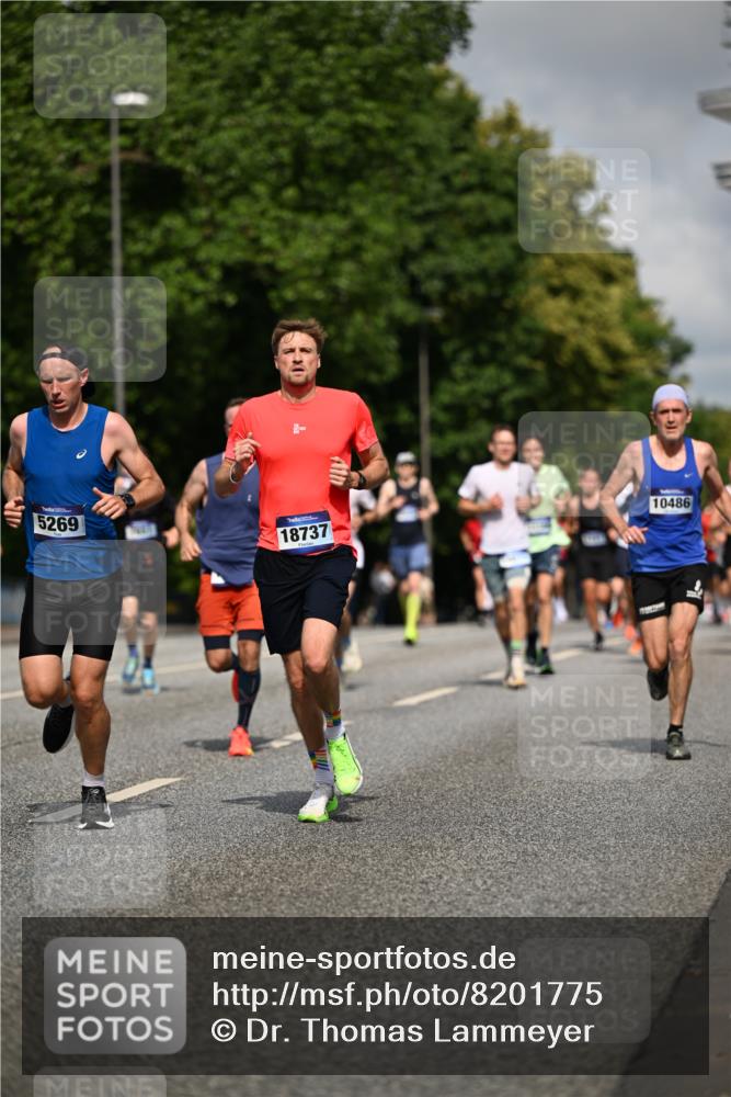 29.06.2025 - hella hamburg halbmarathon Dr. Thomas Lammeyer http://msf.ph/oto/8201775 29.06.2025 09:48:22 Kennedybrücke 1758, 2746, 3043, 3201, 5070, 5269, 5328, 5746, 6619, 6781, 7272, 8209, 8883, 9137, 9381, 10156, 10171, 10486, 11169, 11413 meine-sportfotos.de