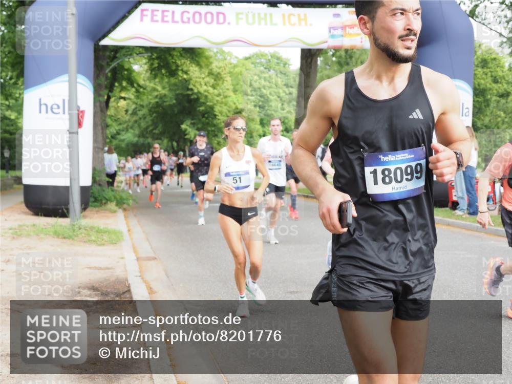 29.06.2025 - hella hamburg halbmarathon MichiJ http://msf.ph/oto/8201776 29.06.2025 10:21:39 Zwischen KM18-KM19 51, 1686, 6358, 7793, 7965, 10484, 11169, 11370, 12987, 14293, 15826, 16957, 18099 meine-sportfotos.de