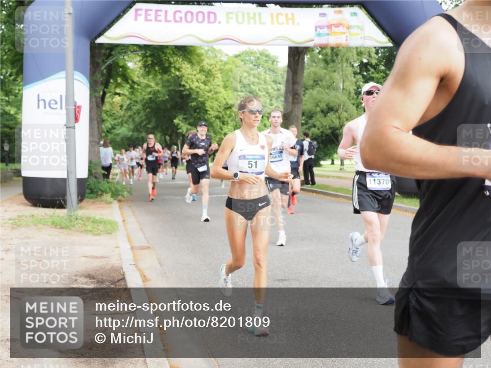 29.06.2025 - hella hamburg halbmarathon MichiJ http://msf.ph/oto/8201809 29.06.2025 10:21:39 Zwischen KM18-KM19 51, 1686, 6358, 7793, 7965, 10484, 11169, 11370, 12987, 14293, 15826, 16957, 18099 meine-sportfotos.de