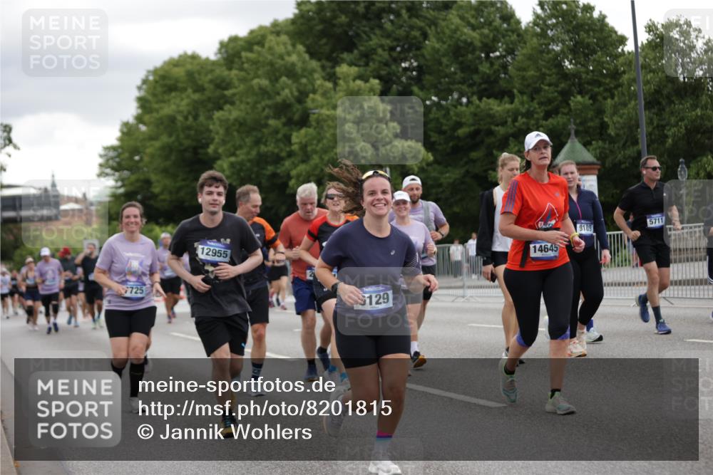 29.06.2025 - hella hamburg halbmarathon Jannik Wohlers http://msf.ph/oto/8201815 29.06.2025 11:15:48 Lombardsbrücke 2301, 2393, 2605, 2671, 3471, 3640, 3864, 3865, 4005, 4125, 4686, 5710, 5711, 5779, 6129, 7009, 7010, 7318, 7319, 7725, 7923, 8087, 8500, 8711, 9189, 9190, 9284, 10046, 10439, 10440, 10601, 10720, 10721, 12740, 12955, 13238, 13239, 13817, 13831, 14480, 14569, 14645, 15363, 15492, 15693, 16193, 16194, 17336 meine-sportfotos.de