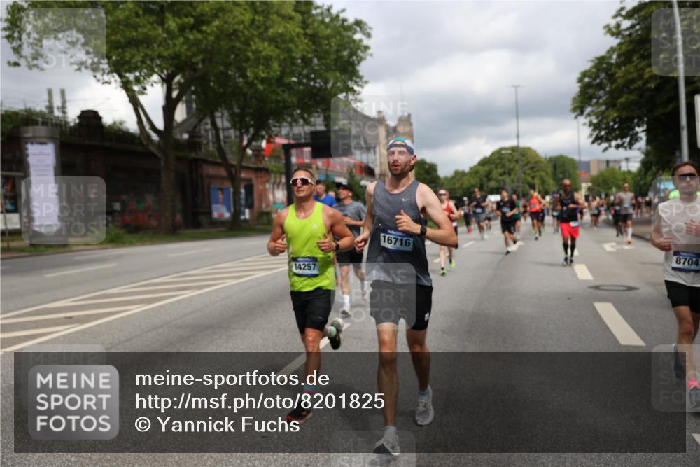 29.06.2025 - hella hamburg halbmarathon Yannick Fuchs http://msf.ph/oto/8201825 29.06.2025 10:44:46 20KM 1119, 1399, 1461, 1466, 1507, 1630, 1750, 1817, 2207, 2880, 3654, 4077, 4346, 4816, 5018, 5115, 6027, 6662, 6712, 6795, 7052, 7134, 7176, 7397, 7583, 7930, 7932, 8117, 8572, 8704, 8819, 9057, 10371, 11214, 11356, 11607, 12016, 12624, 13008, 13687, 13701, 13875, 14034, 14125, 14257, 14626, 15362, 15395, 15803, 15950, 16285, 16291, 16716, 17179, 17221, 17384, 18006, 18066, 18370, 18394, 18489, 18811 meine-sportfotos.de