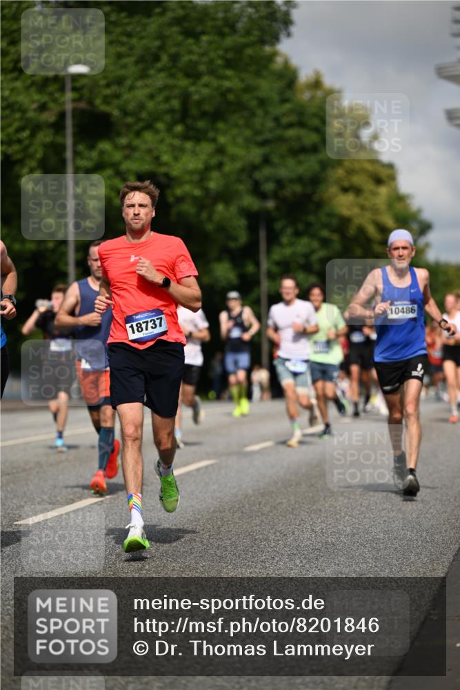 29.06.2025 - hella hamburg halbmarathon Dr. Thomas Lammeyer http://msf.ph/oto/8201846 29.06.2025 09:48:23 Kennedybrücke 1758, 2746, 3043, 3201, 5070, 5269, 5328, 5746, 6619, 6781, 7272, 8209, 8883, 9137, 9381, 10156, 10171, 10486, 11169, 11413 meine-sportfotos.de